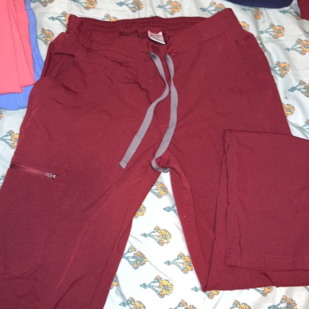 Figs xs scrub bottoms in burgundy
